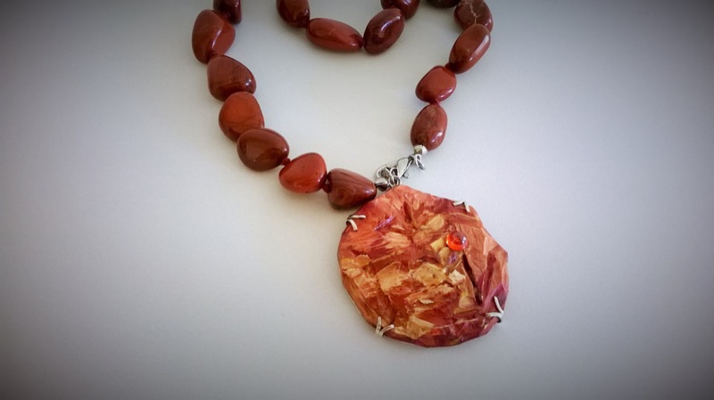 DAL 19 APRILE 2014 ALLA GALLERIA RETTORI TRIBBIO DI TRIESTE L&rsquo;ARTE E LA MODA DELLA PITTRICE LUCIA SARTO