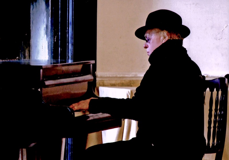 Il M&deg; Silvio Donati al pianoforte