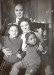 Vita in famiglia - Carlo Sbisà e Mirella Schott Sbisà con le figlie Marina e Paola, anni Cinquanta 